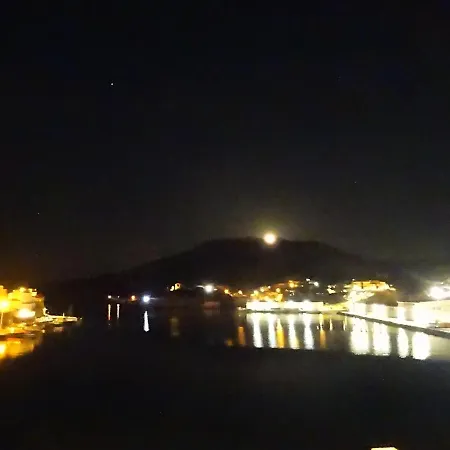 Vue Sur Mer! Levers De Lune Et Soleil En Direct! Port Vendres