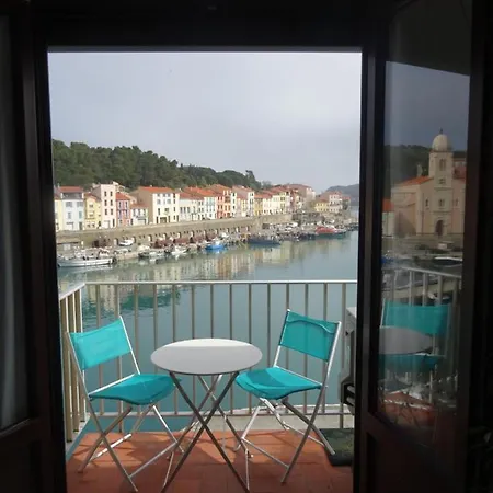 Vue Sur Mer! Levers De Lune Et Soleil En Direct! Port Vendres